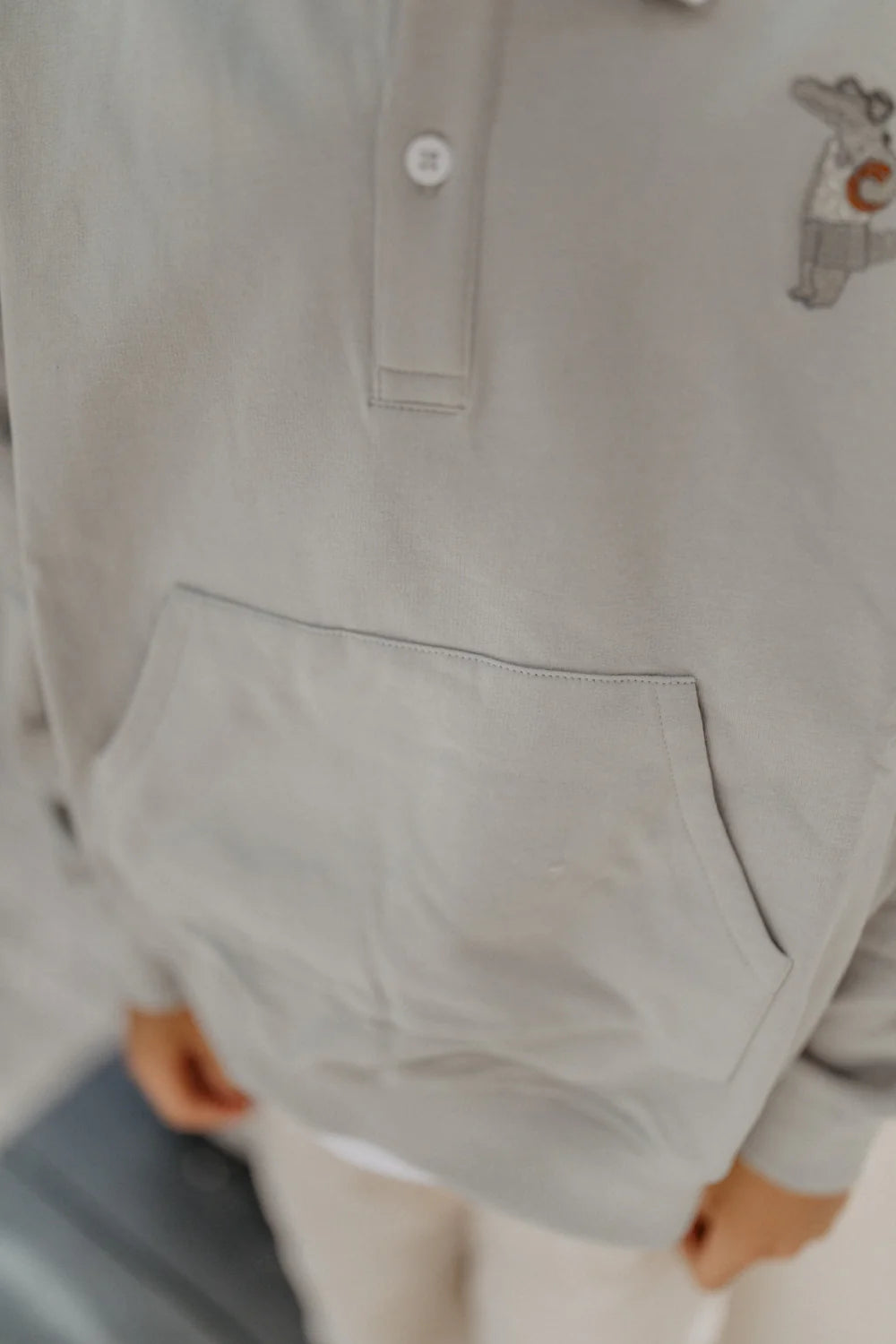 Leevje Unisex-Polo-Sweatshirt Krokodil in Oversize-Passform mit Kängurutasche