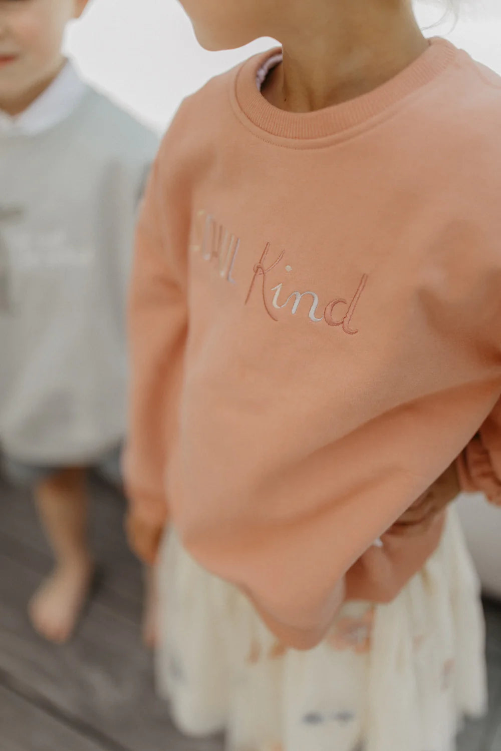 Leevje Sweatshirt 'Schulkind' mit Rüschenärmeln