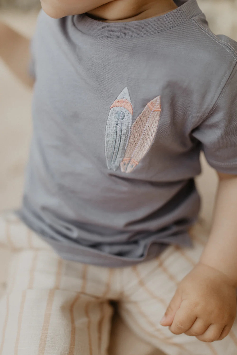 Leevje Unisex T-Shirt 'Surfboards'